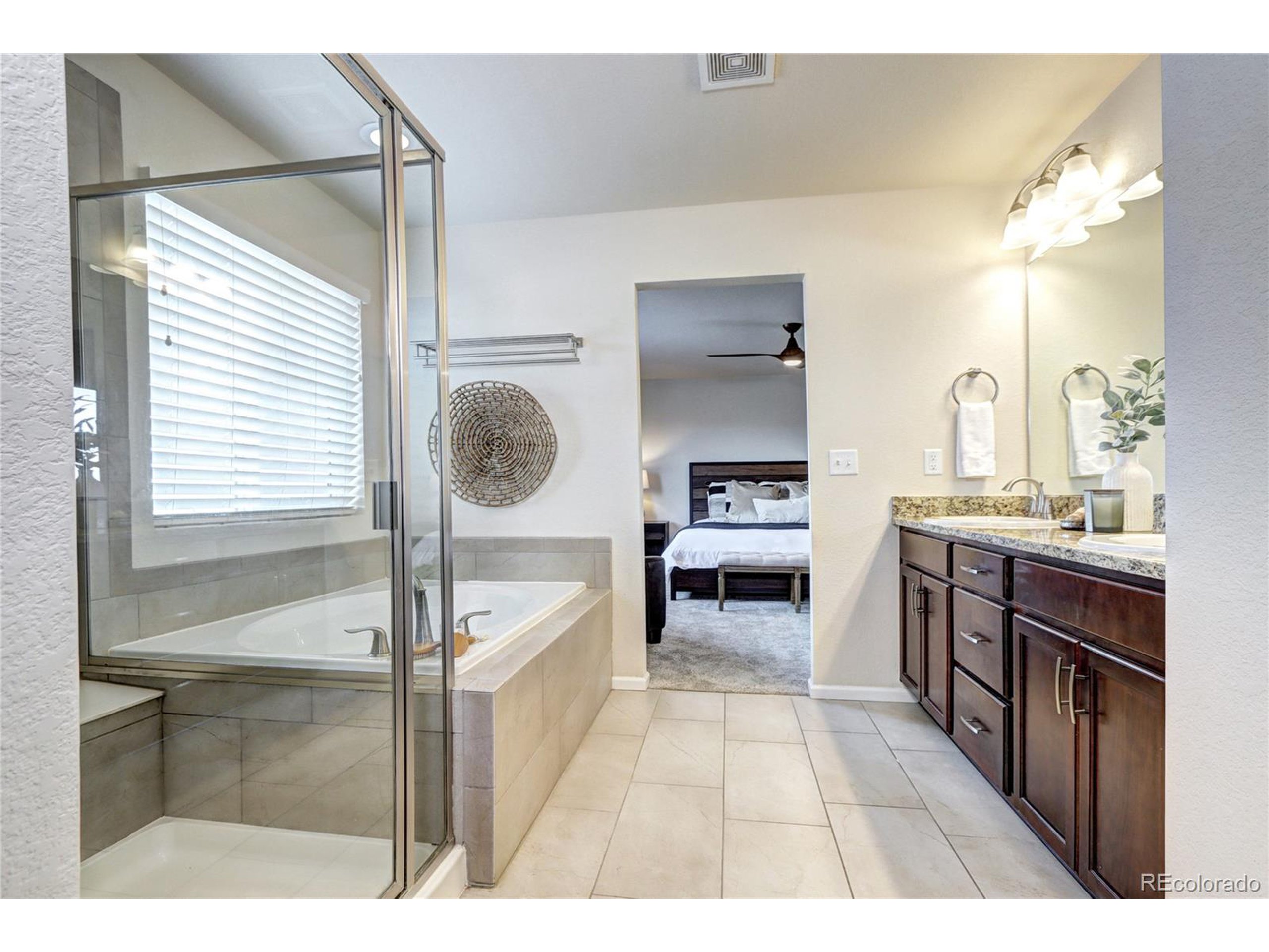 7353 S Queensburg St