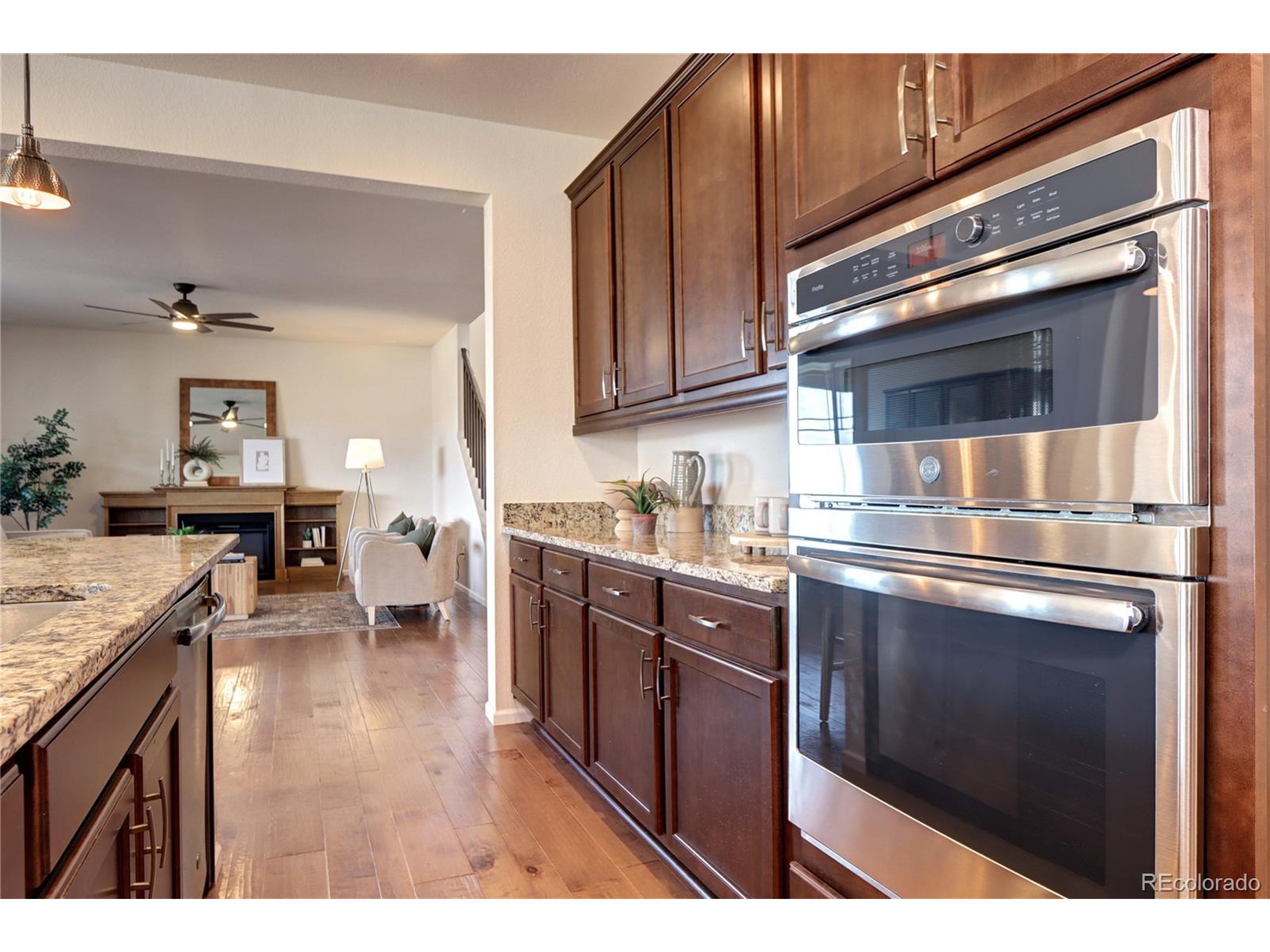 7353 S Queensburg St