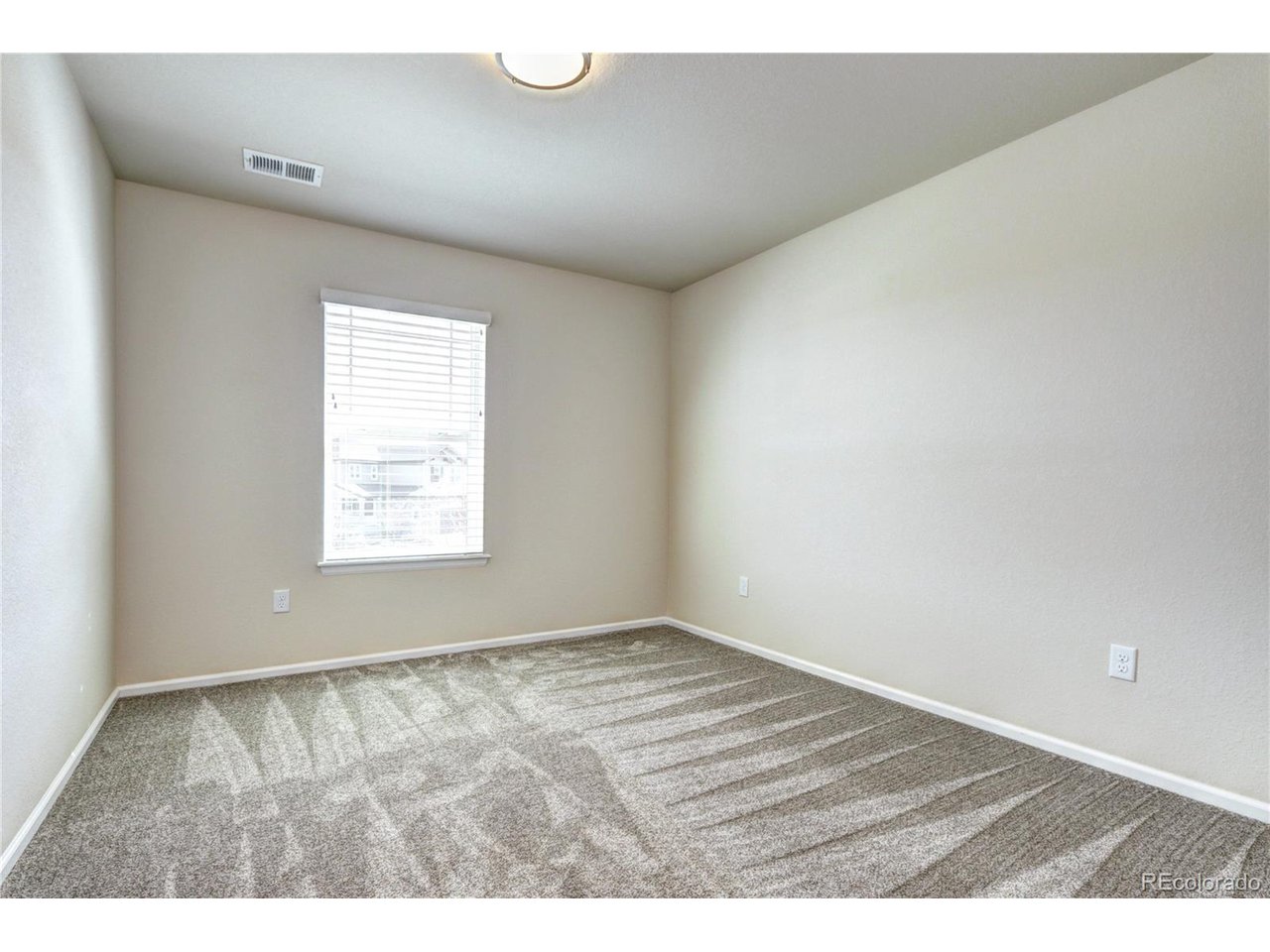 7353 S Queensburg St