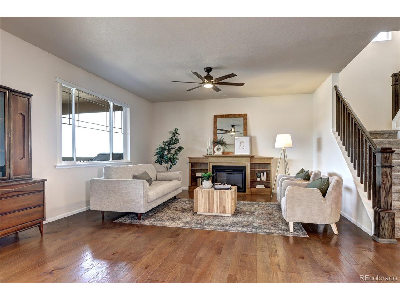 7353 S Queensburg St