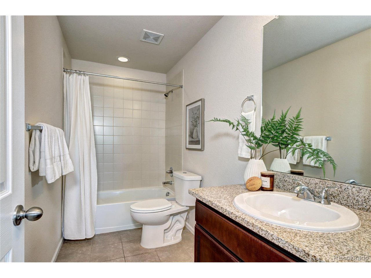 7353 S Queensburg St