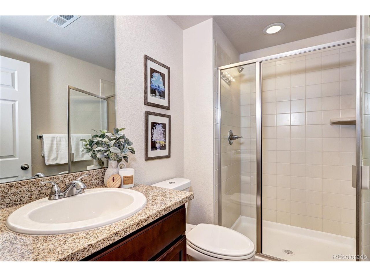 7353 S Queensburg St