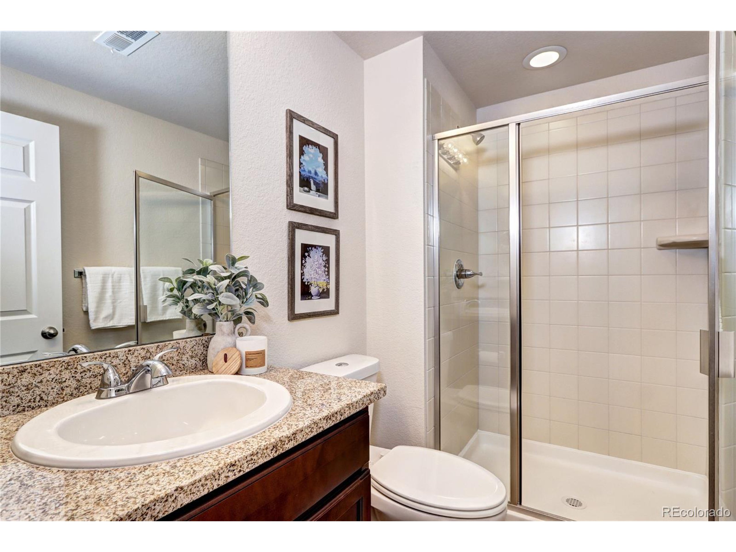 7353 S Queensburg St