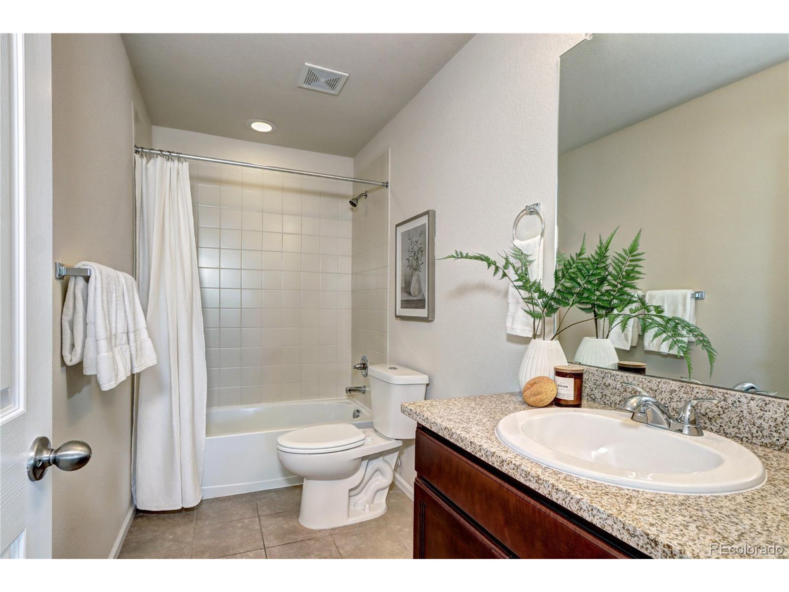 7353 S Queensburg St