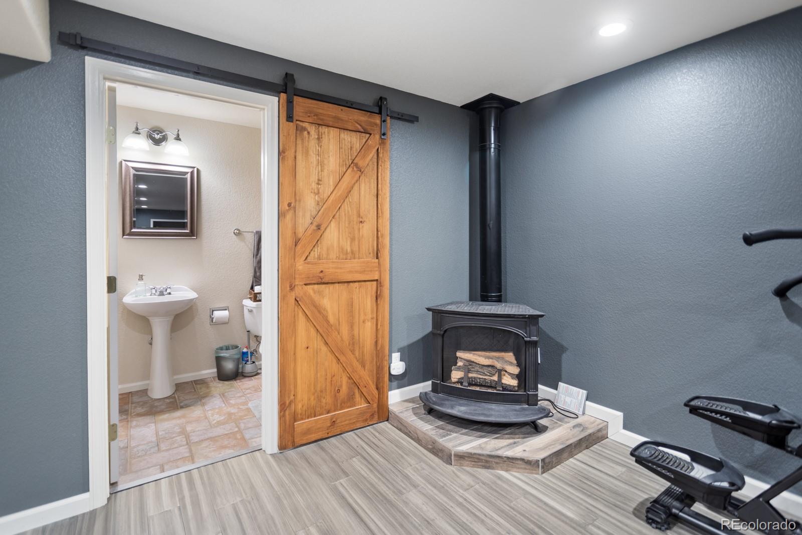 2888 E 135th Place