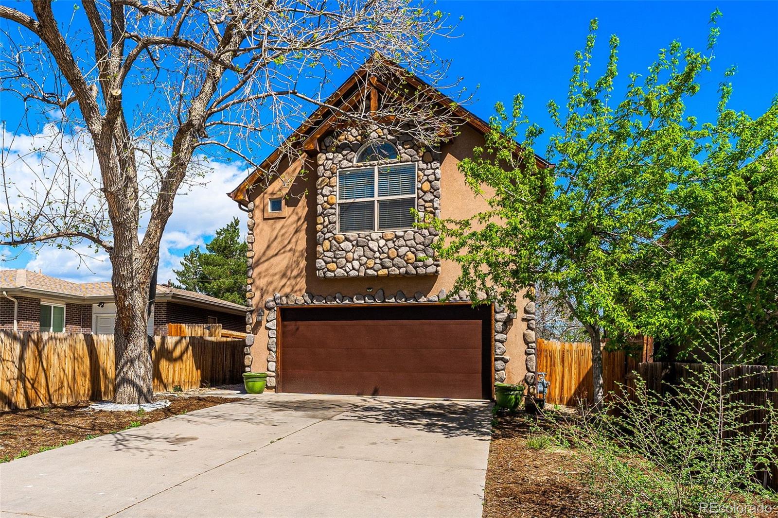 5671 W Green Meadows Place
