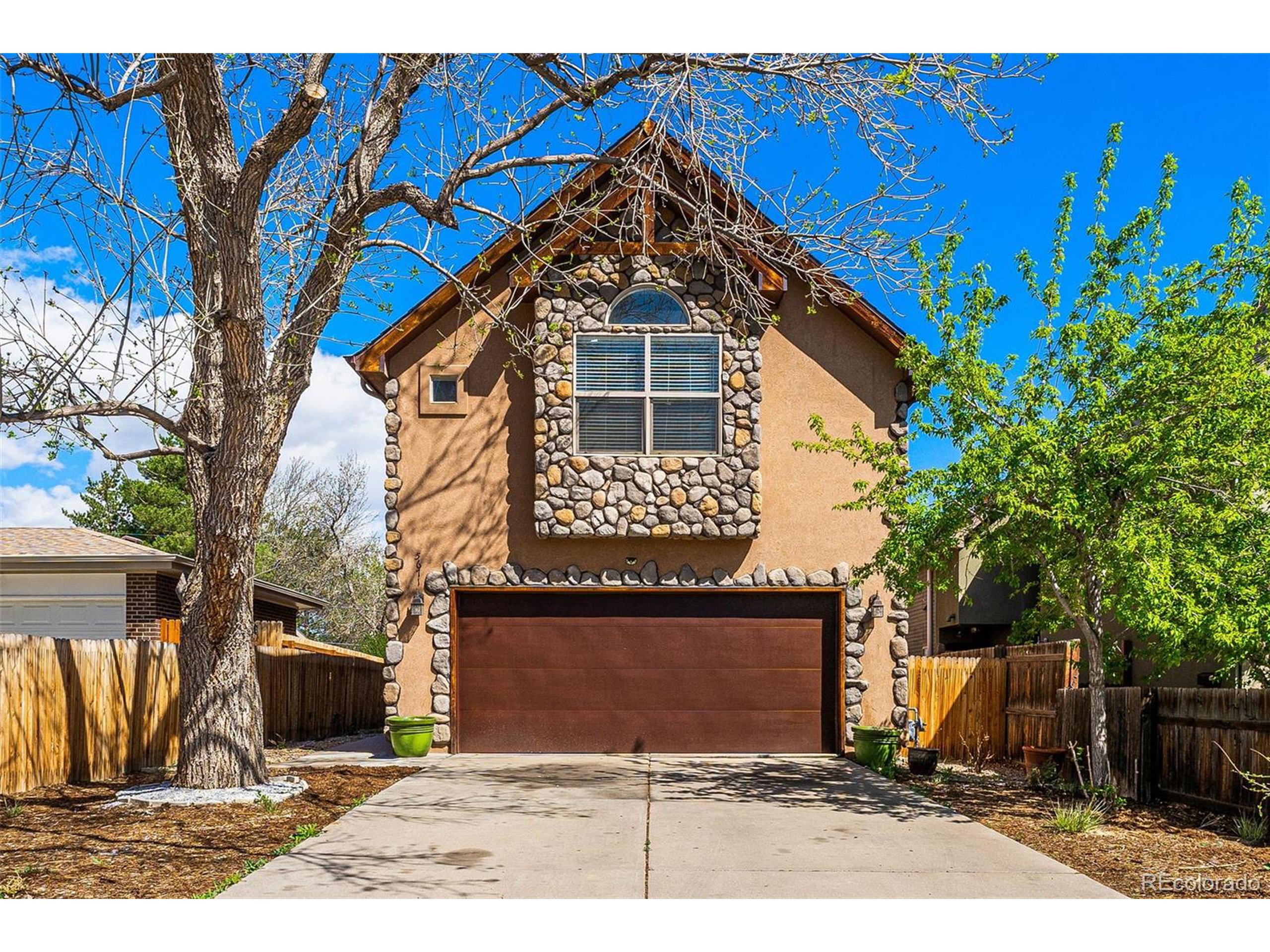 5671 W Green Meadows Pl