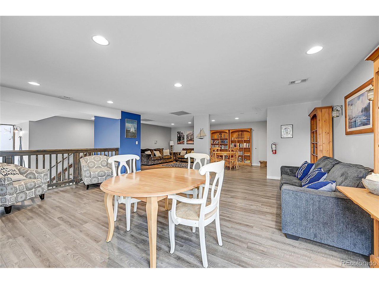 3087 S Macon Cir