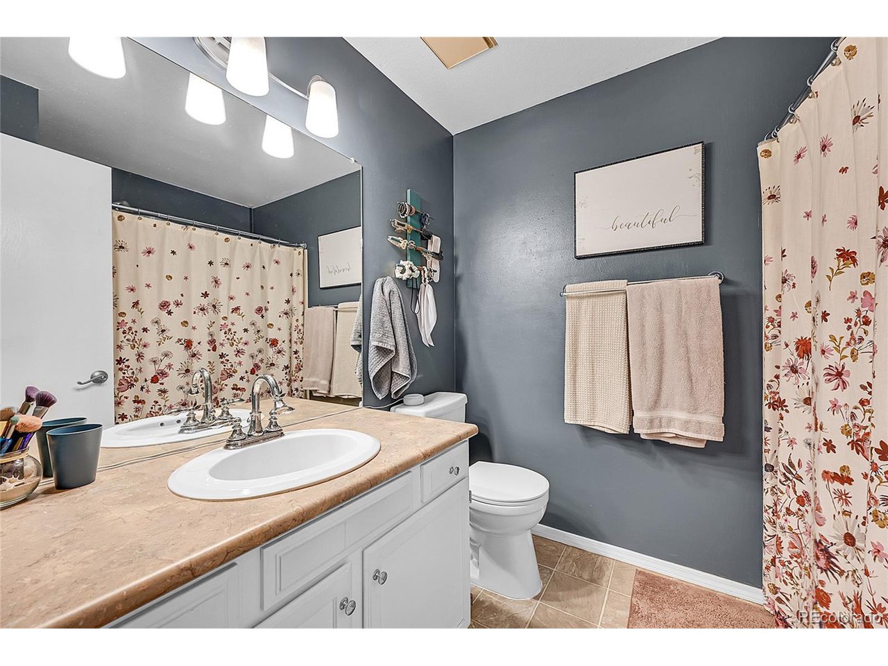 3087 S Macon Cir