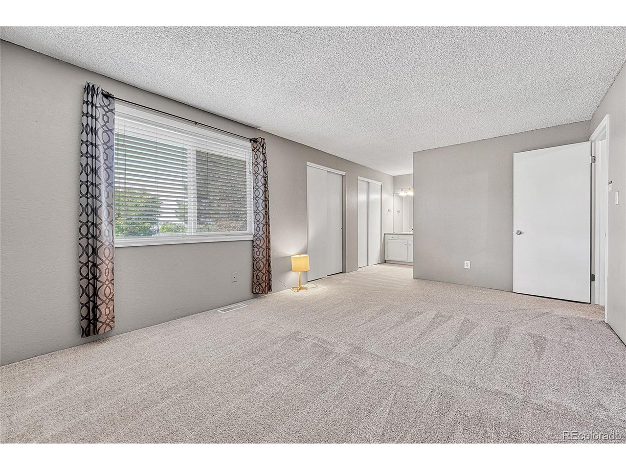 3087 S Macon Cir