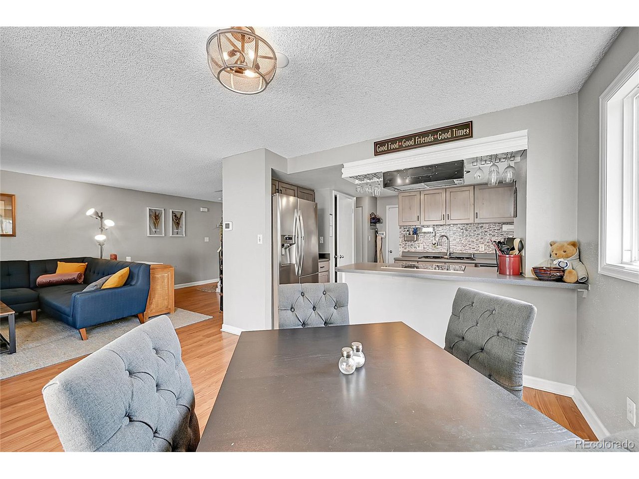 3087 S Macon Cir