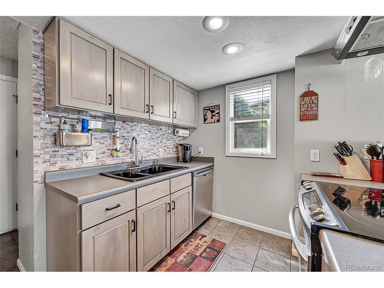 3087 S Macon Cir