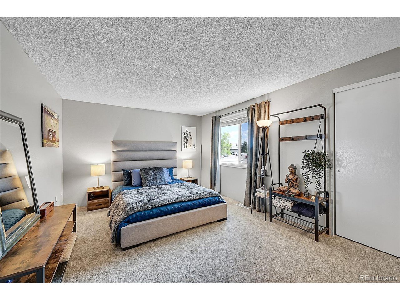 3087 S Macon Cir