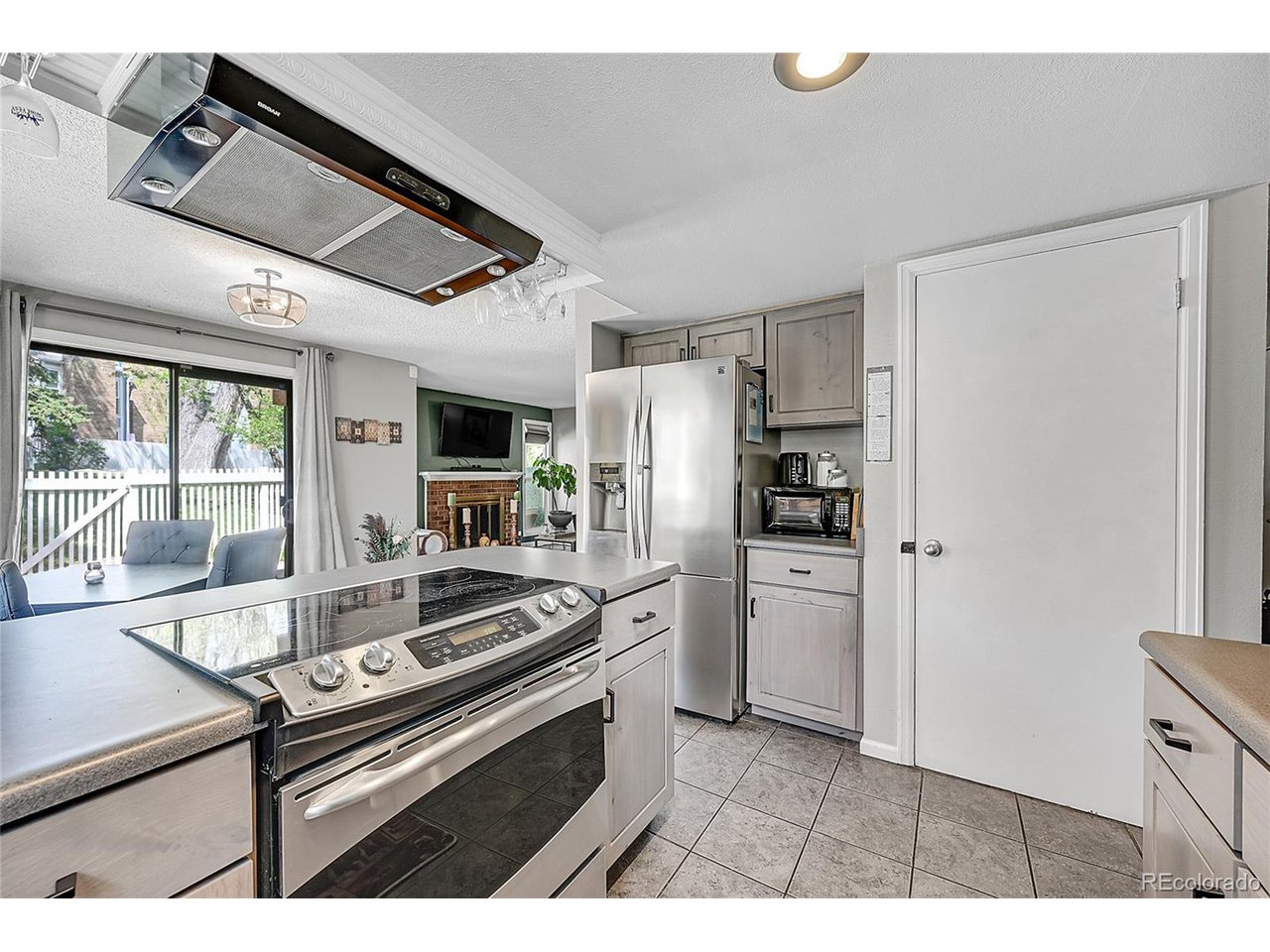 3087 S Macon Cir