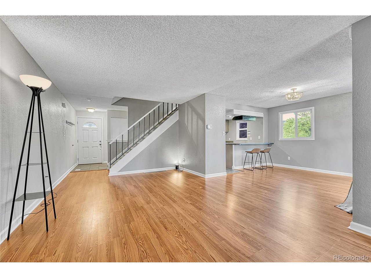 3087 S Macon Cir