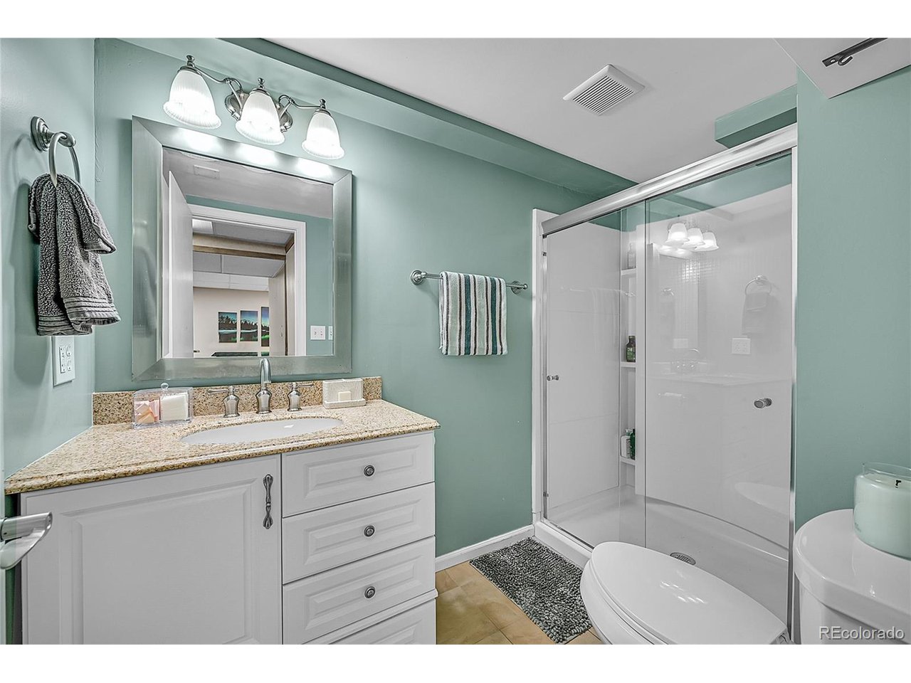 3087 S Macon Cir