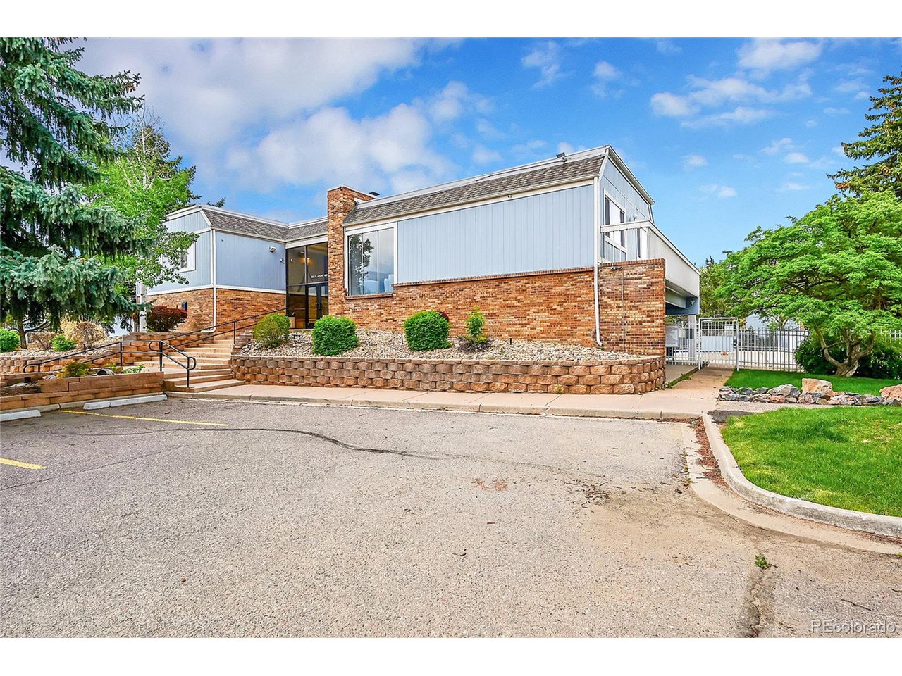 3087 S Macon Cir