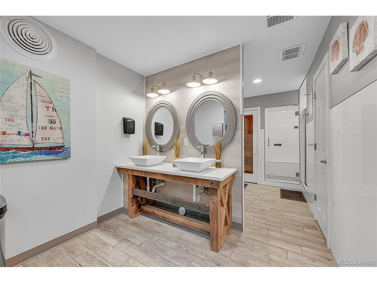 3087 S Macon Cir