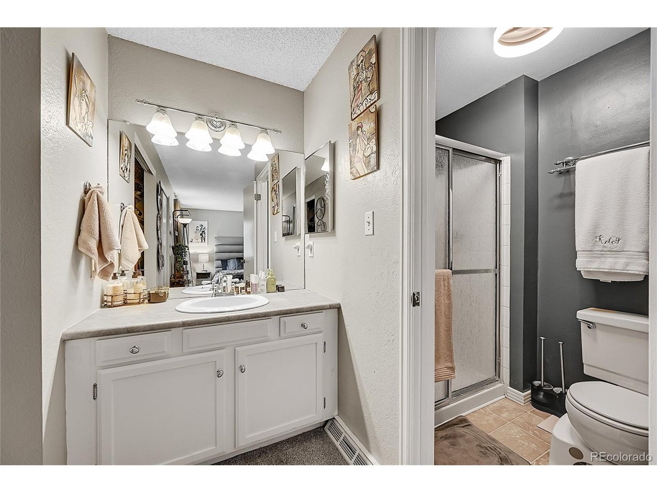 3087 S Macon Cir