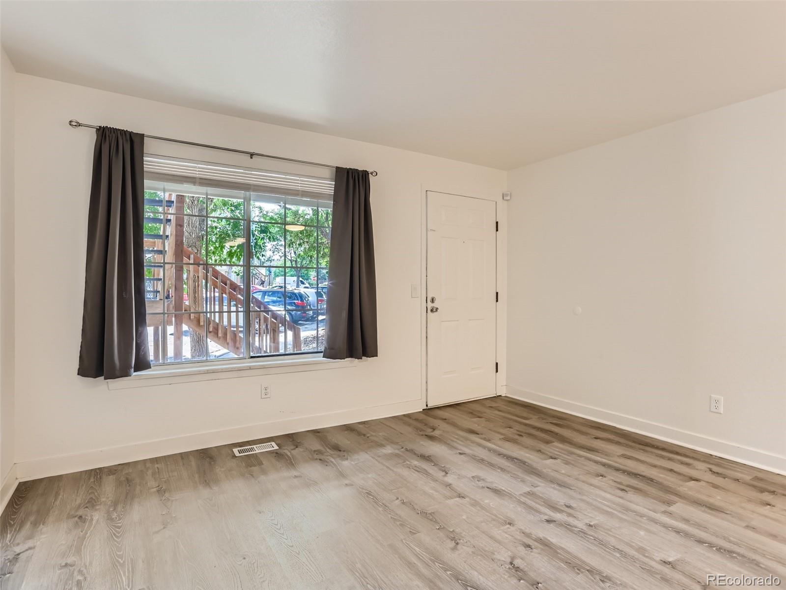 165 S Sable Boulevard Unit: R19