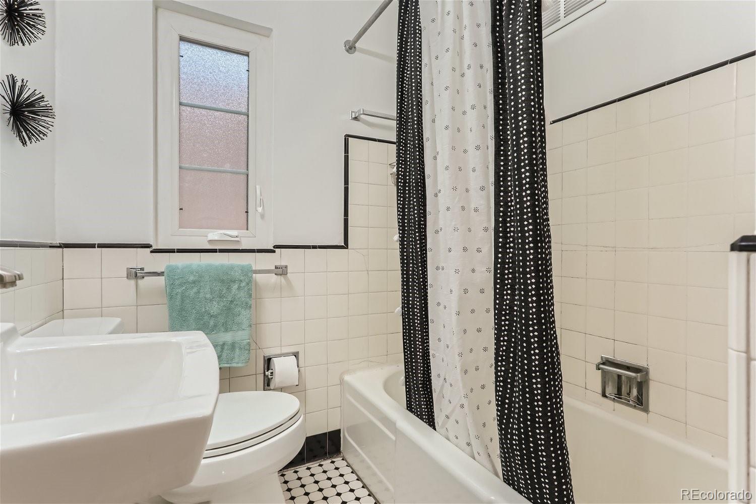 1050 N Logan Street Unit: B