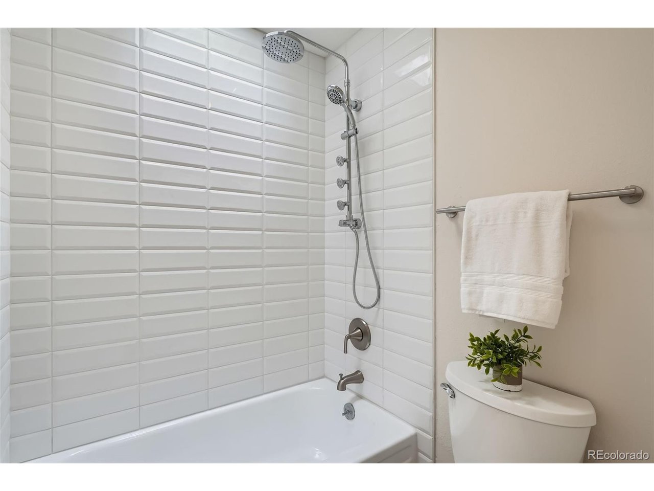 1251 S Yosemite Way 92