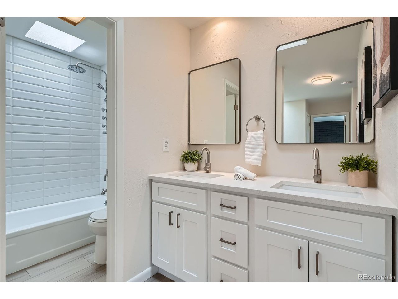 1251 S Yosemite Way 92