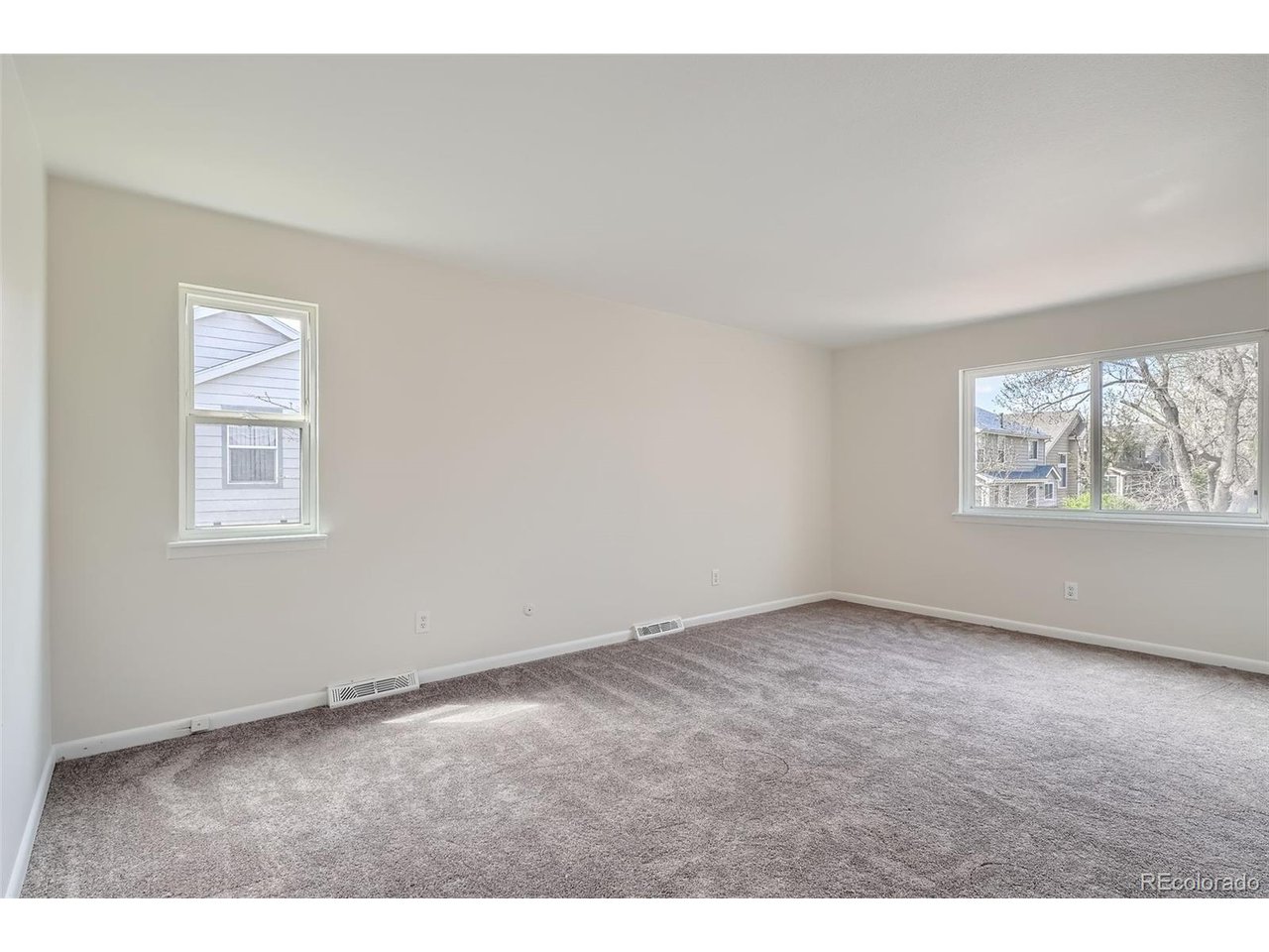 1251 S Yosemite Way 92