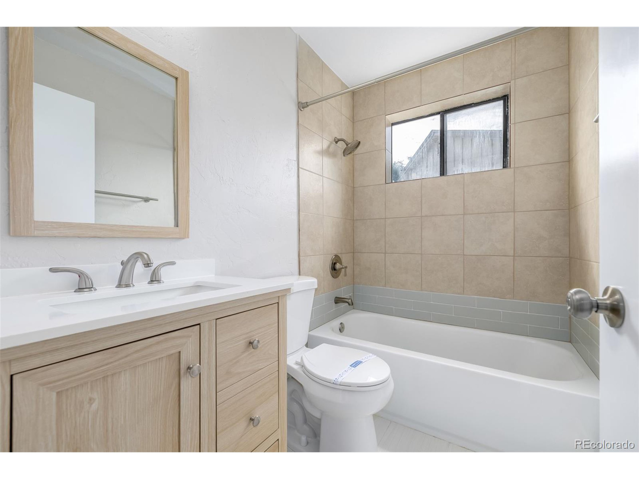 16762 E Kentucky Ave