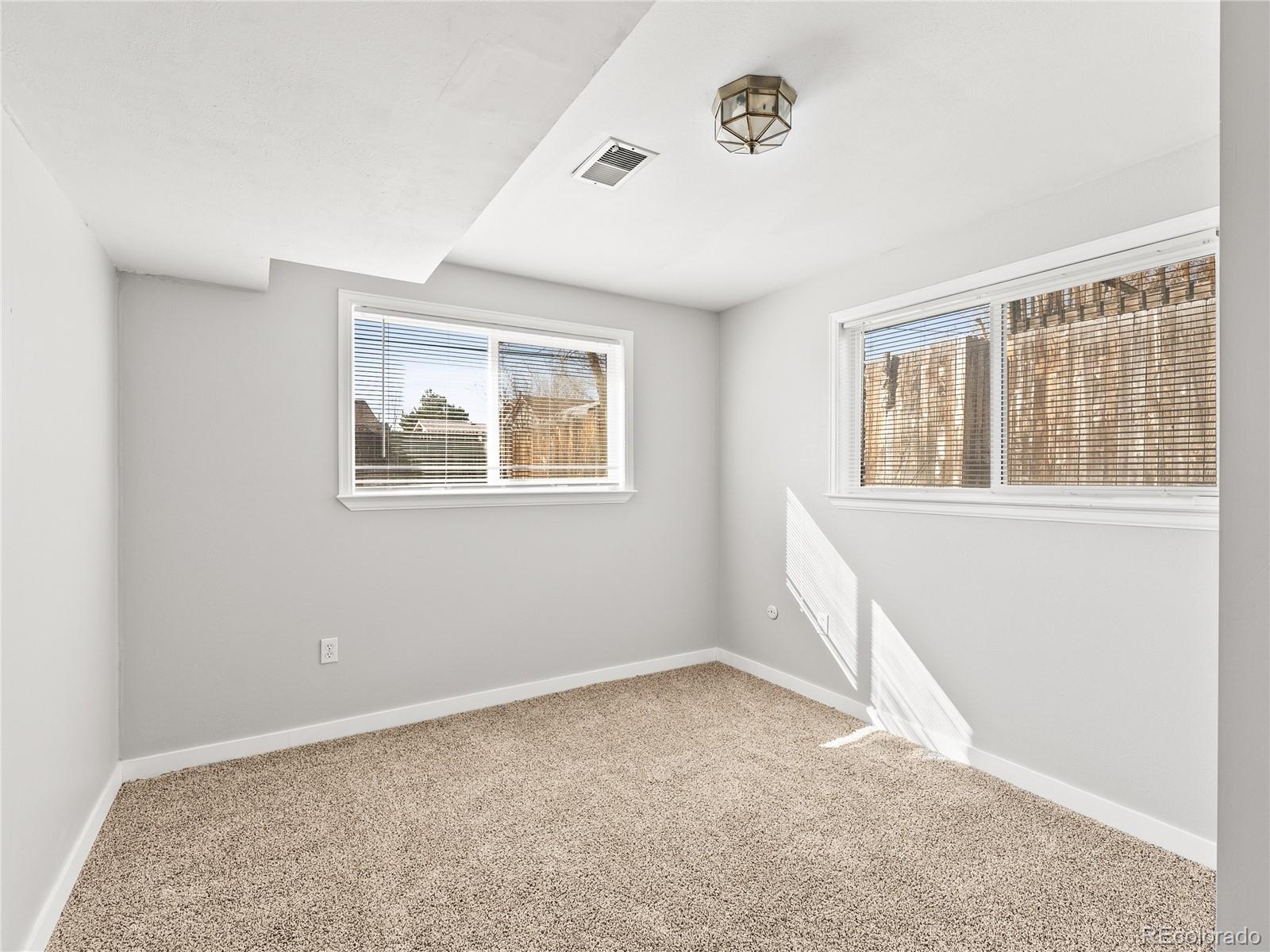213 S 16th Ave Dr