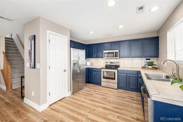 8136 S Memphis Way