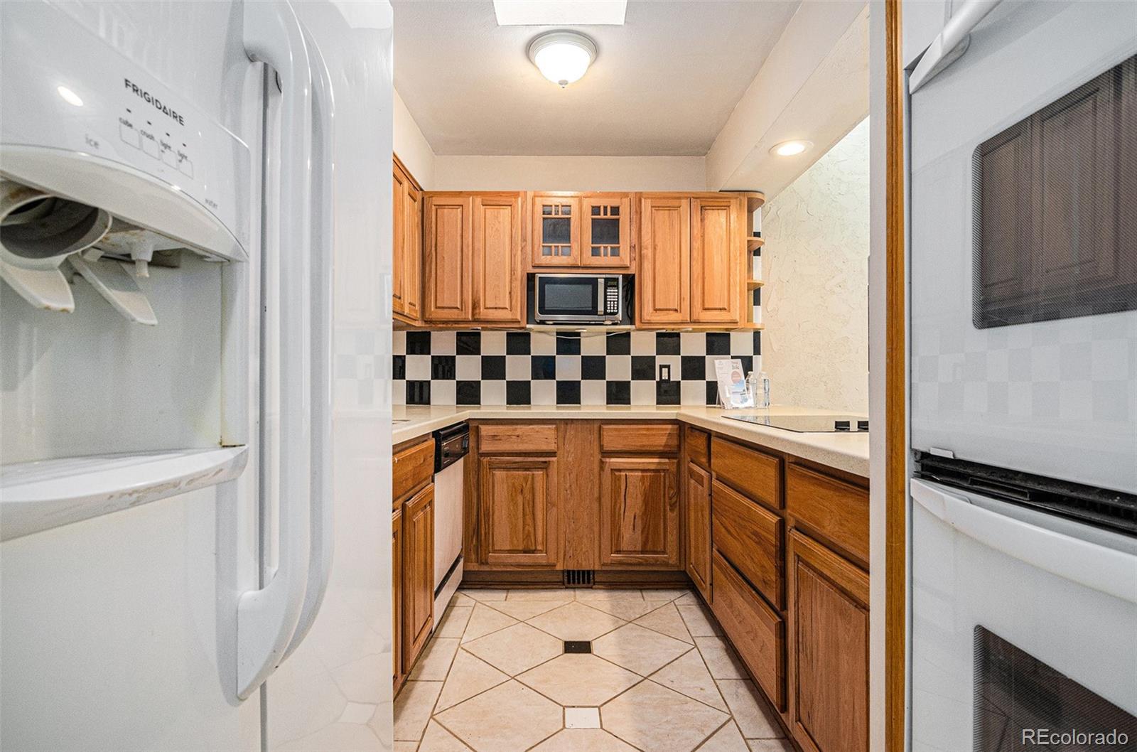 5532 S Greenwood Street