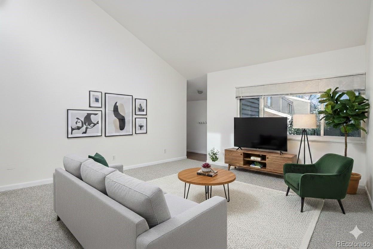 5532 S Greenwood Street