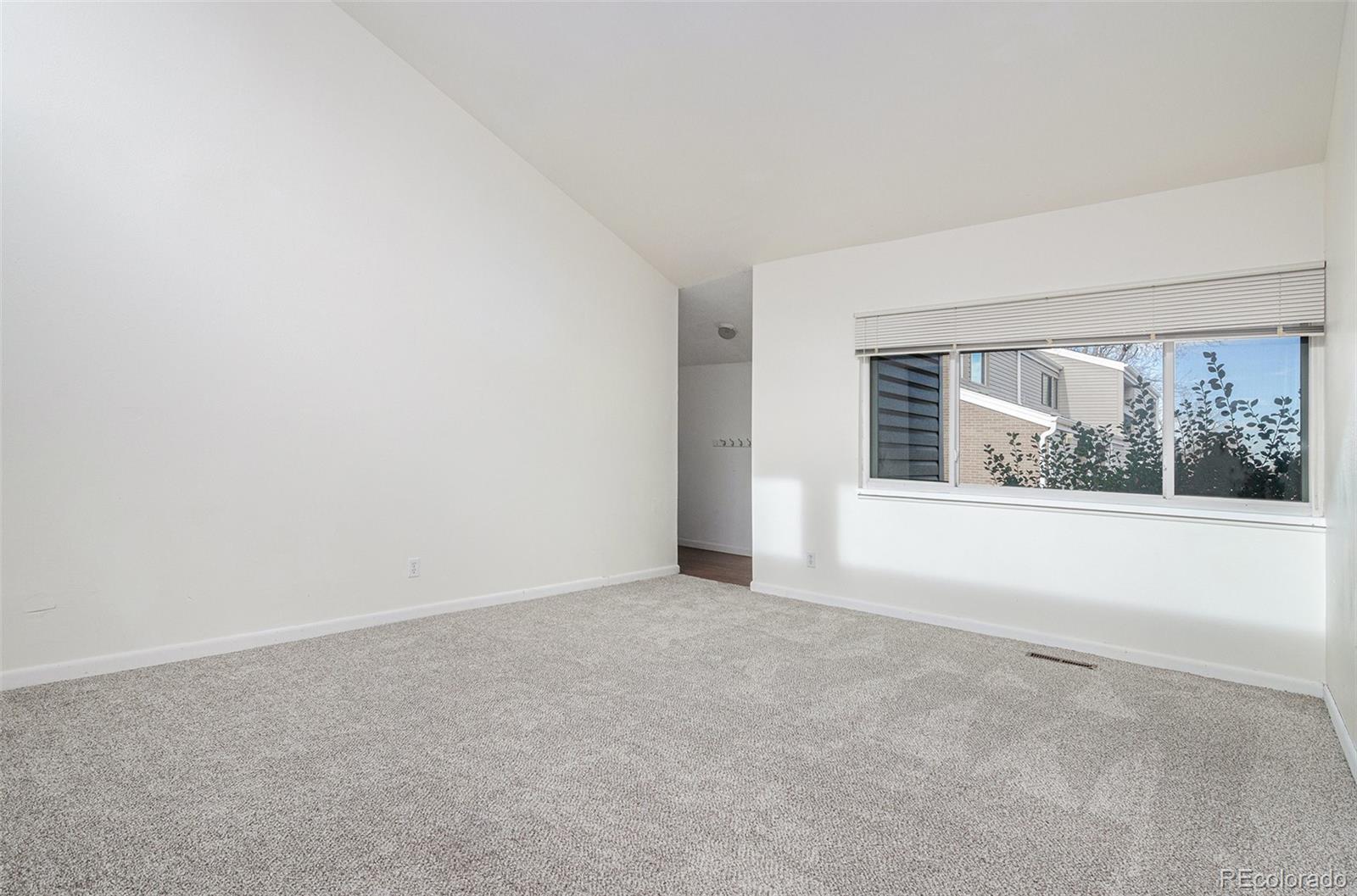 5532 S Greenwood Street