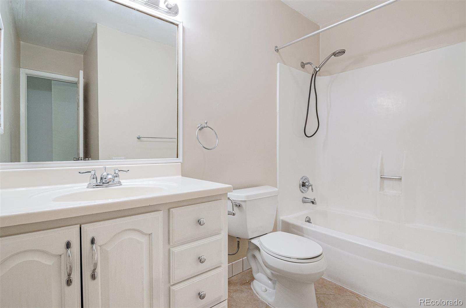 5532 S Greenwood Street