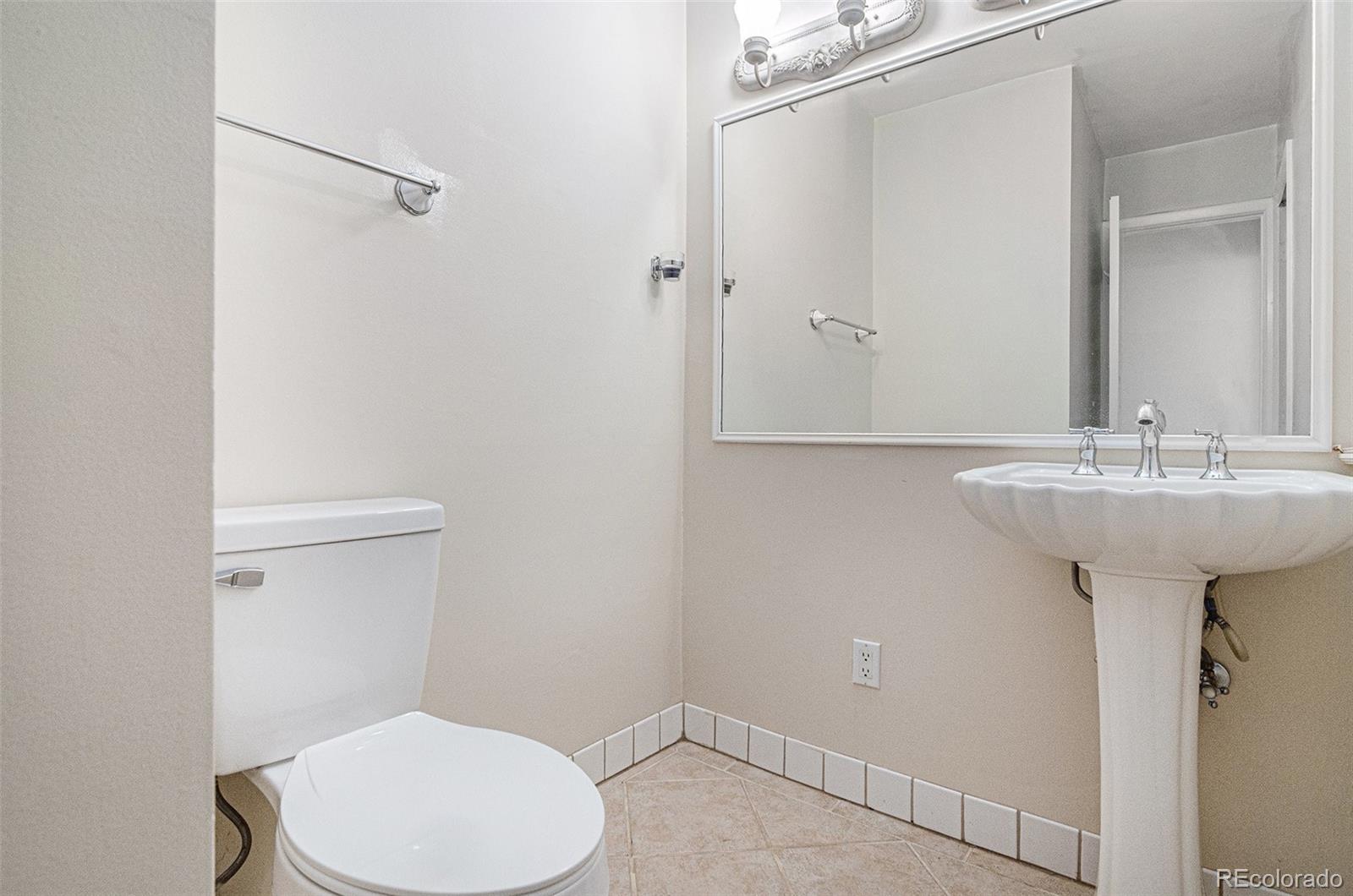 5532 S Greenwood Street