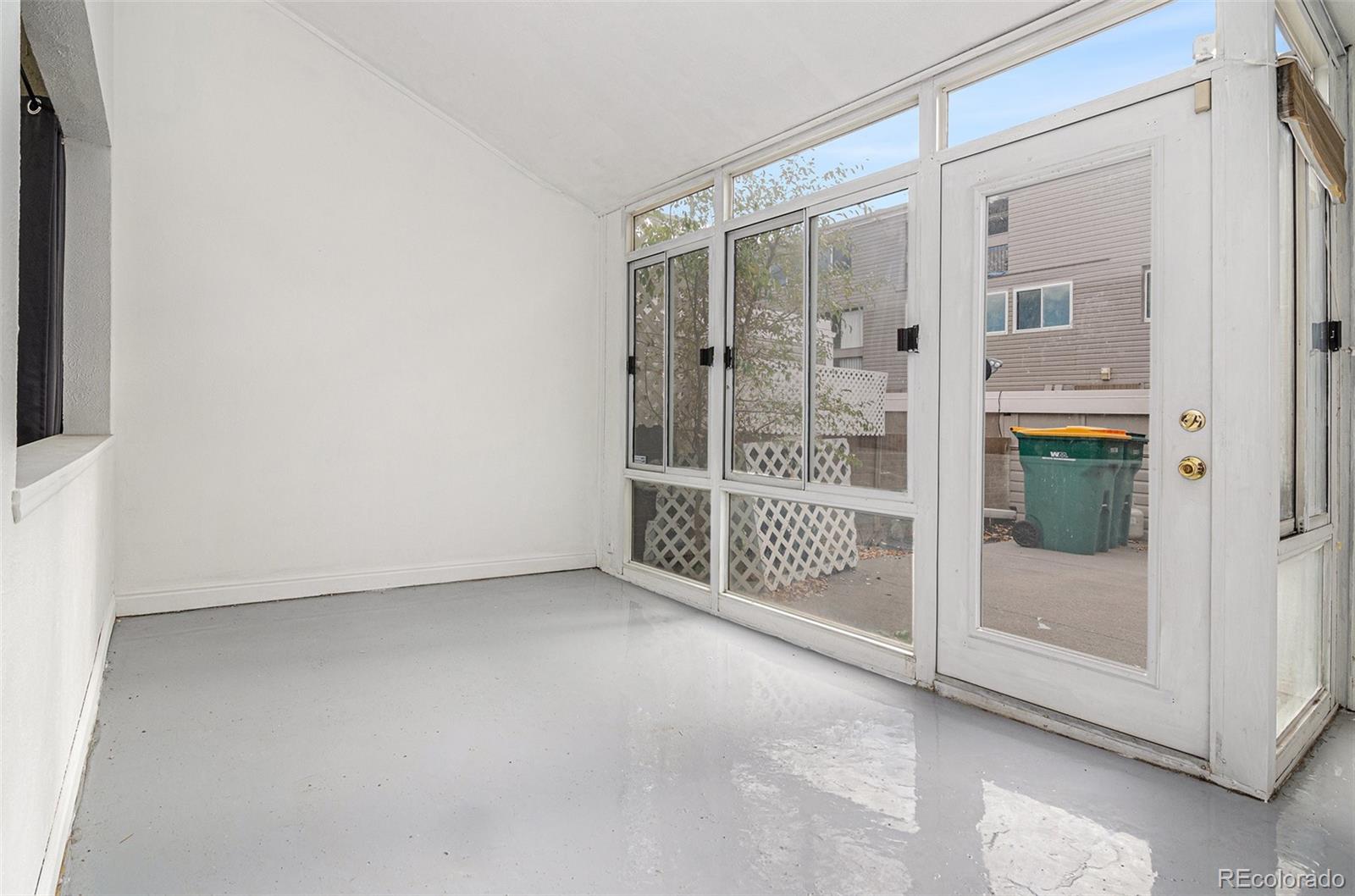 5532 S Greenwood Street