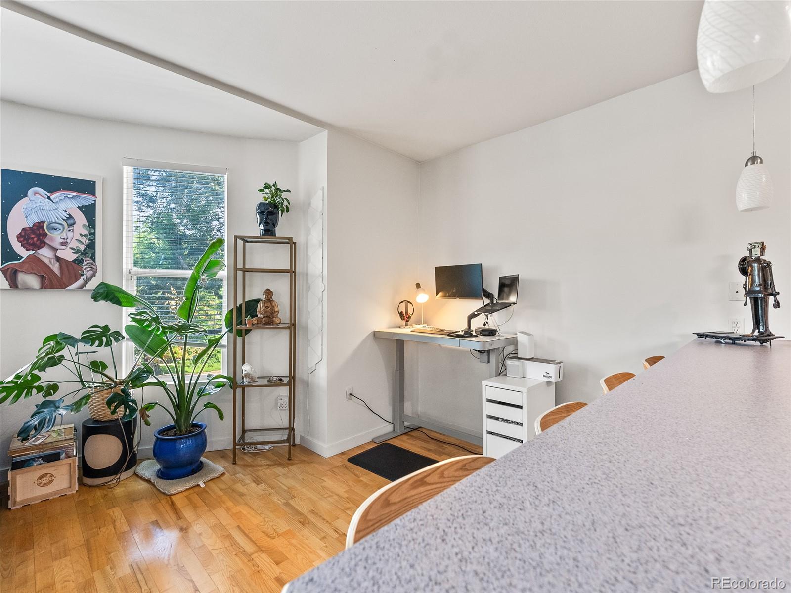 2422 Tremont Place Unit: 206