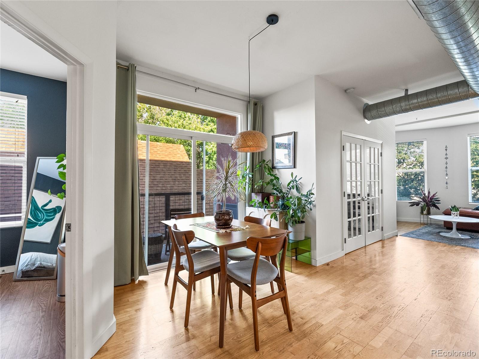 2422 Tremont Place Unit: 206