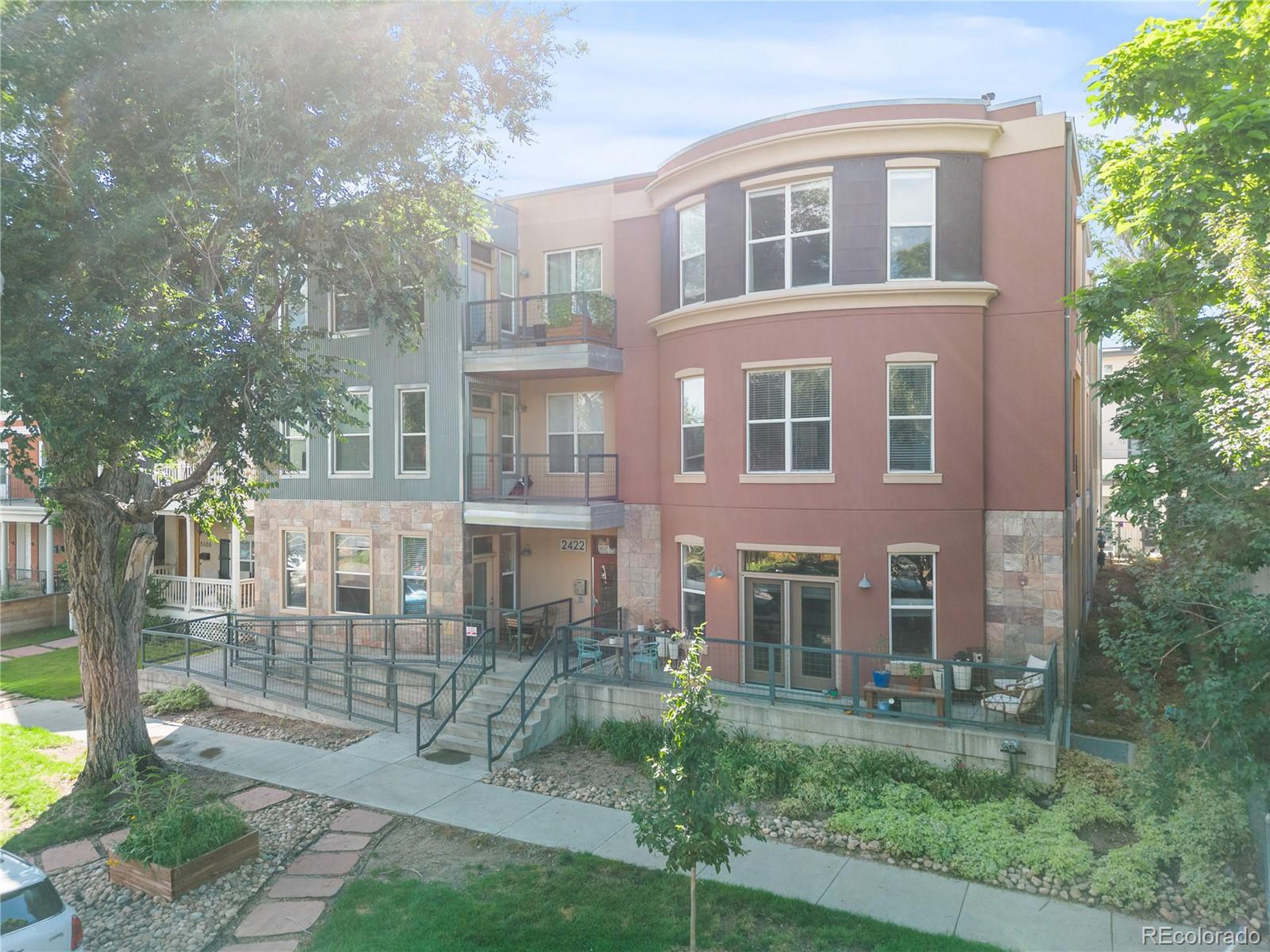 2422 Tremont Pl 206