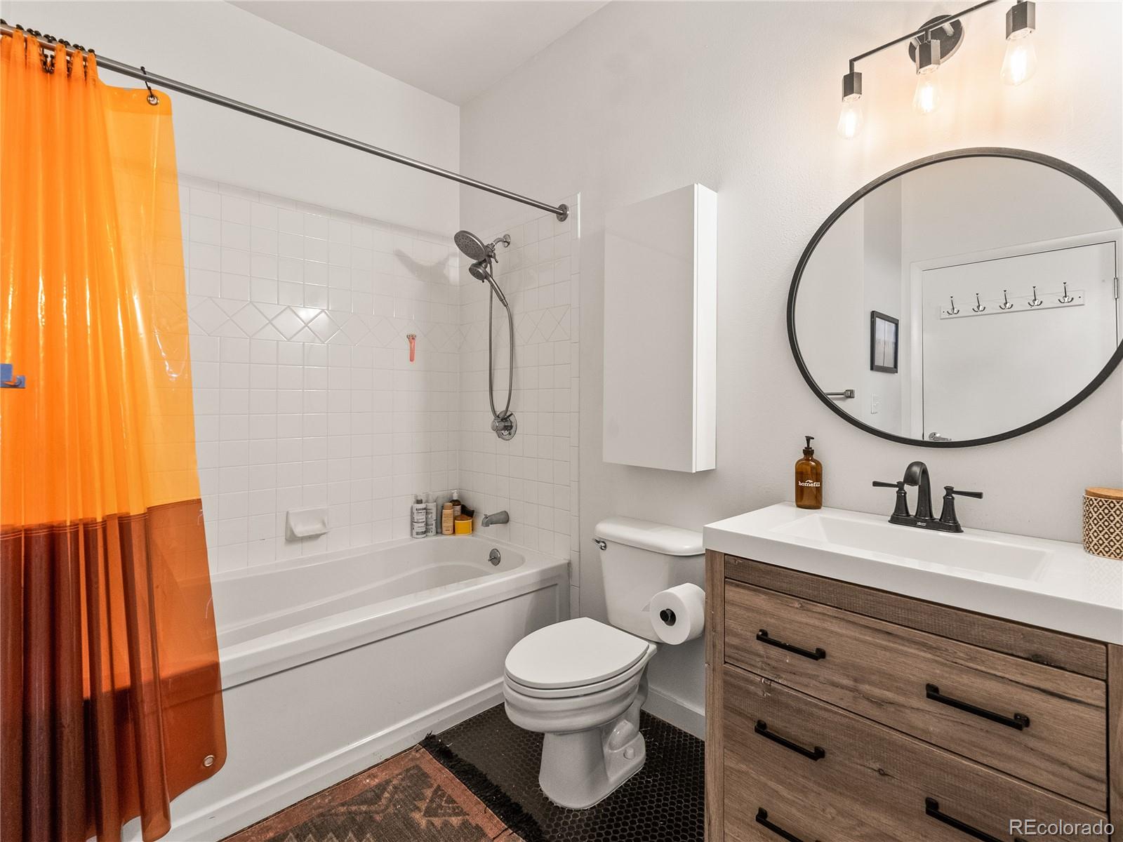2422 Tremont Place Unit: 206