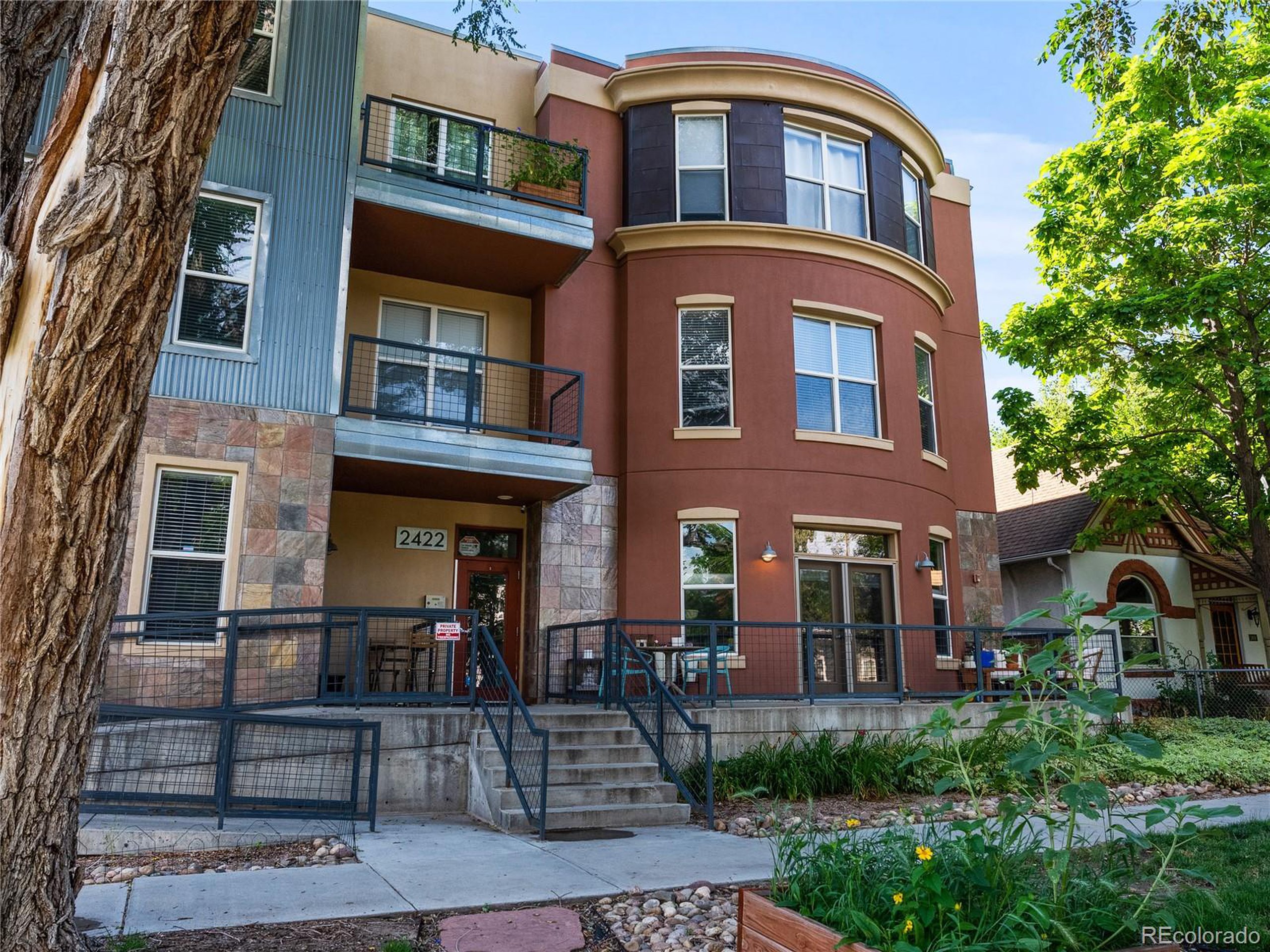 2422 Tremont Pl 206