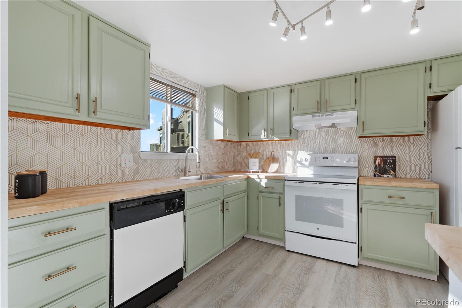 1301 S Cathay Court Unit: 106
