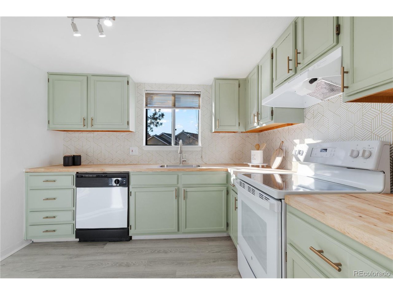 1301 S Cathay Ct 106