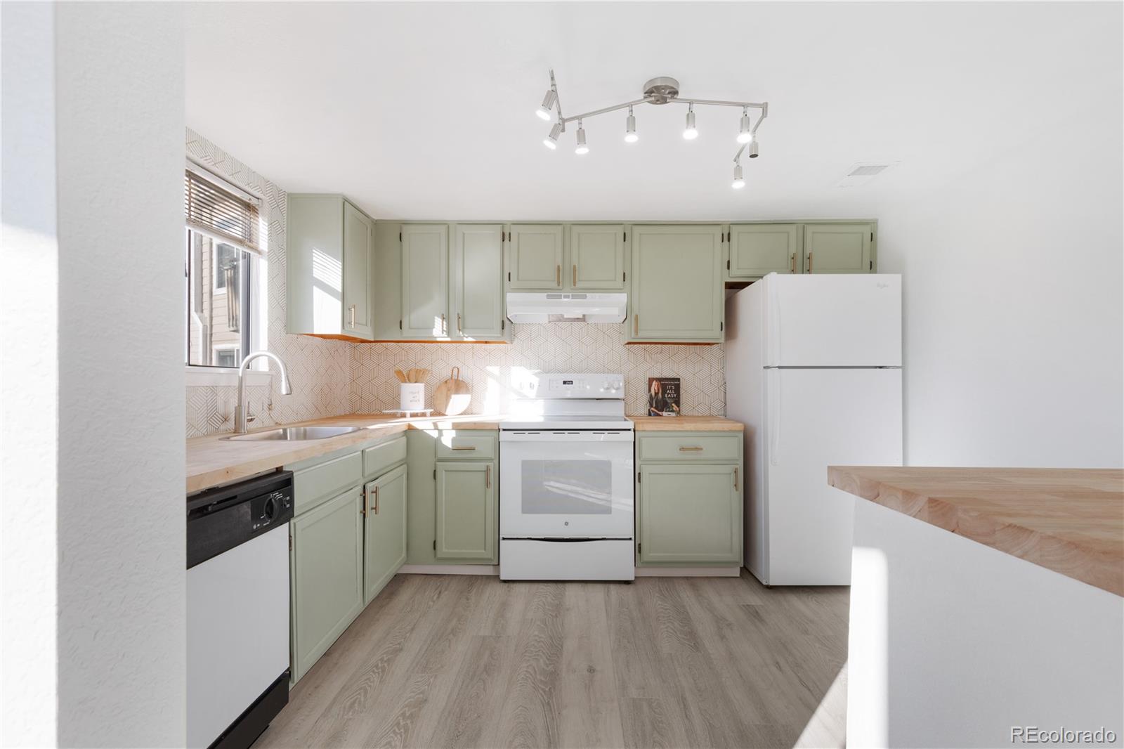 1301 S Cathay Court Unit: 106