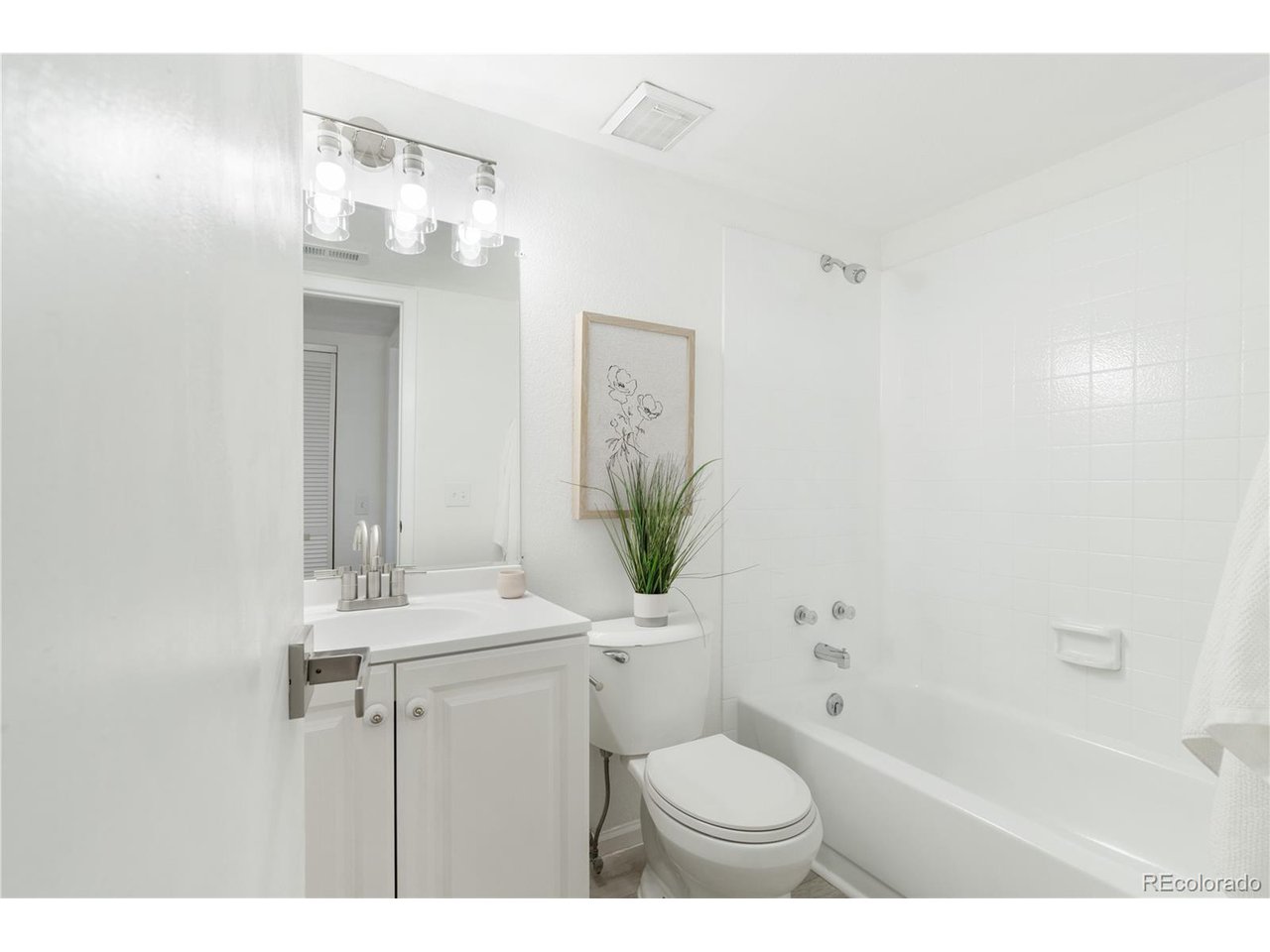 1301 S Cathay Ct 106