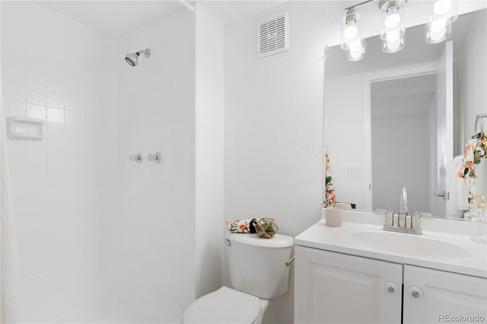 1301 S Cathay Court Unit: 106