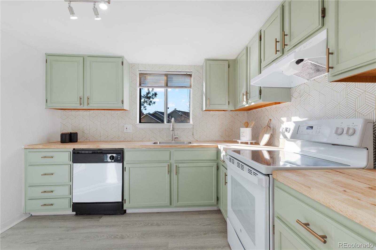1301 S Cathay Court Unit: 106