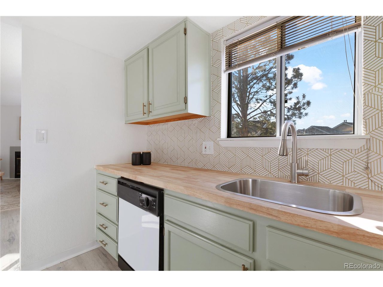 1301 S Cathay Ct 106