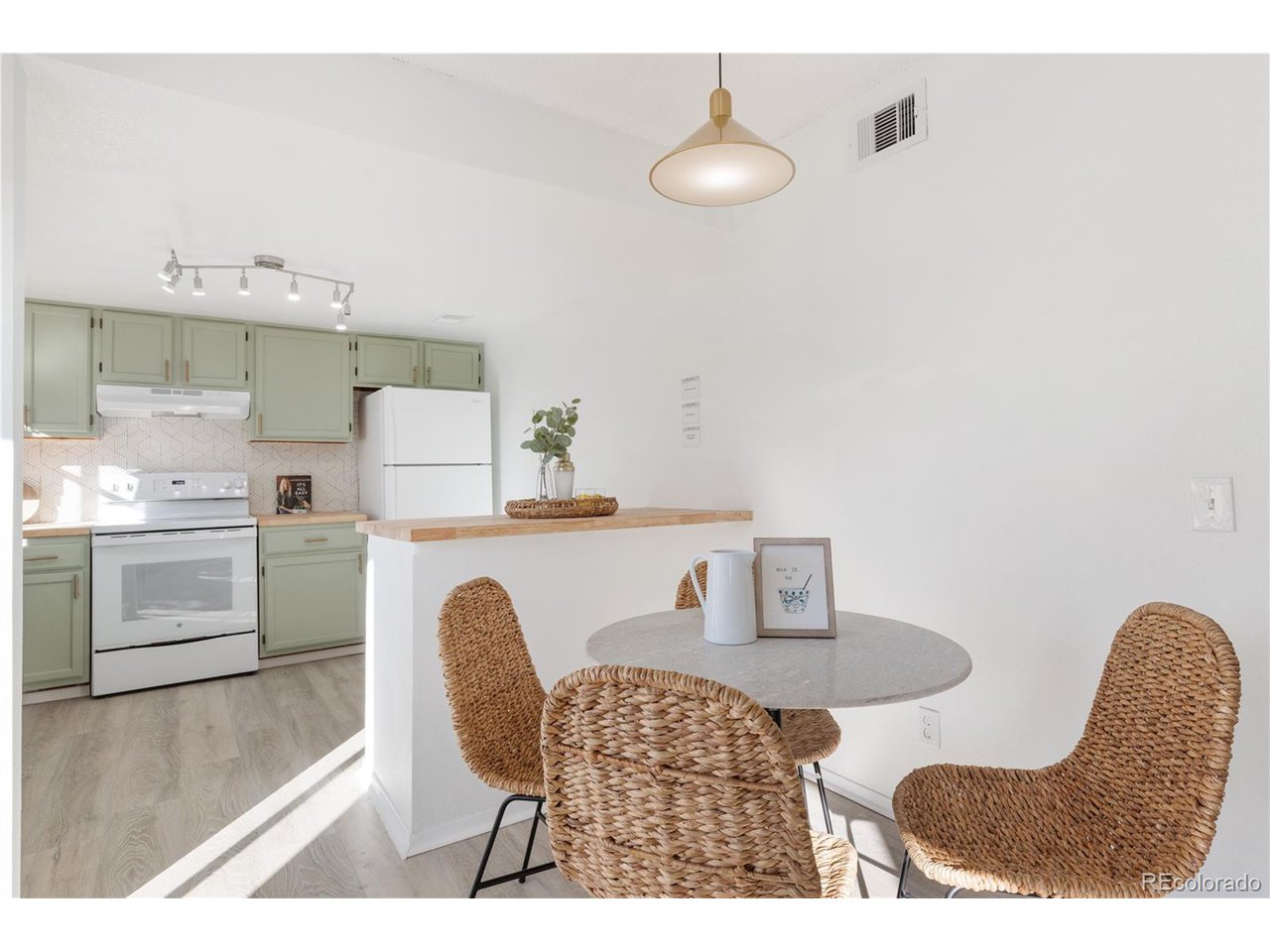 1301 S Cathay Ct 106